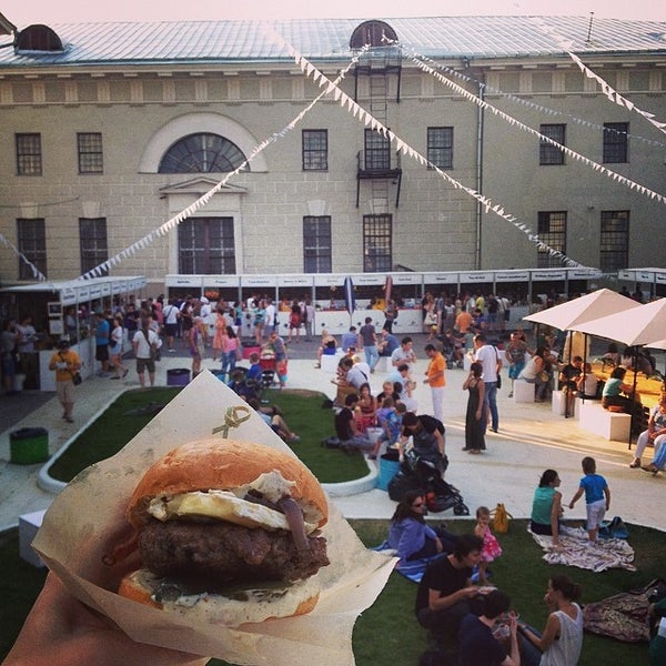 Витрина для салатов. Мегамаркет еда. Продуктовый магазин внутри. Сбермаркет. Сбермаркет.