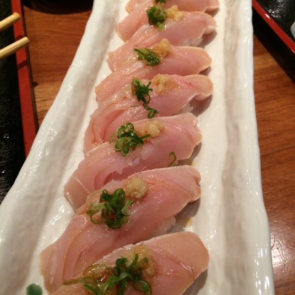 Foto scattata a Sushi Sake da Libby G. il 5/29/2015