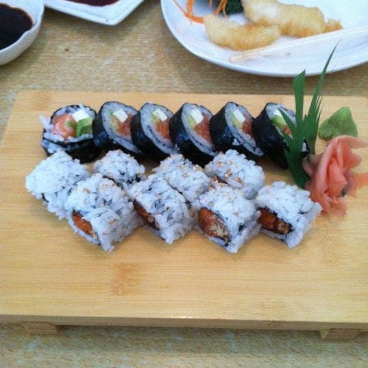 Foto tirada no(a) Tokyo Sushi por Abigail L. em 4/8/2011