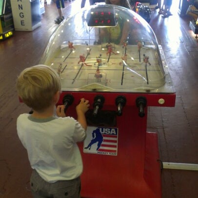 8/20/2012 tarihinde Scott W.ziyaretçi tarafından JiLLy&#39;s Arcade'de çekilen fotoğraf