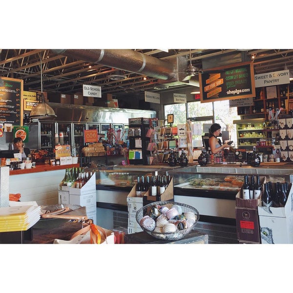 8/15/2015 tarihinde Tin K.ziyaretçi tarafından La Grande Orange Grocery &amp; Pizzeria'de çekilen fotoğraf