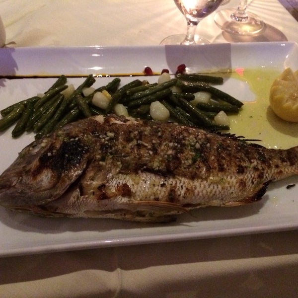 Foto tomada en Dubrovnik Restaurant  por Jeff V. el 1/11/2014