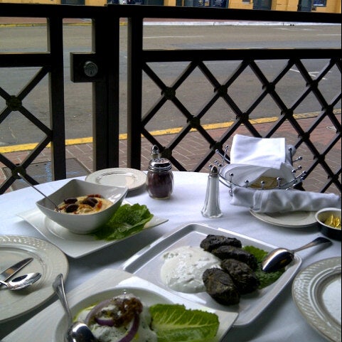 Foto tomada en Bandar Restaurant  por latifa a. el 12/29/2012