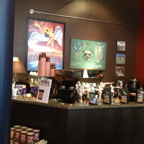 รูปภาพถ่ายที่ Rockn’ Joe Coffeehouse &amp; Bistro โดย Dr. Brod H. เมื่อ 3/1/2013