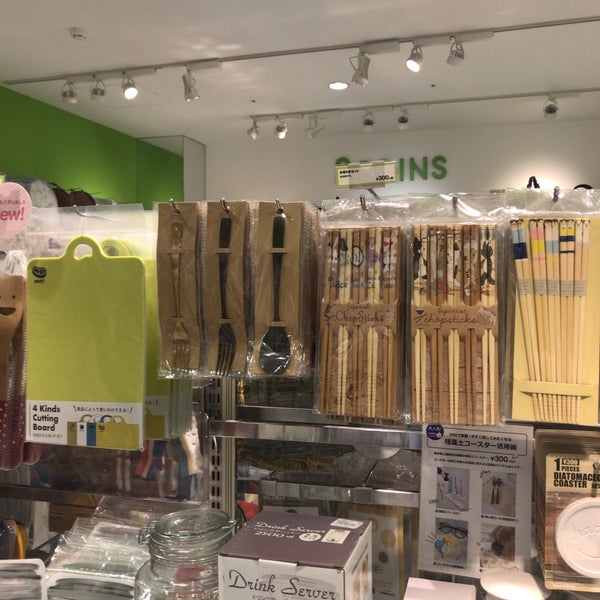 Photos At 3coins 大阪市 大阪府