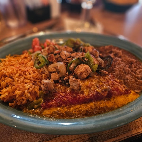 Foto diambil di El Chaparral Mexican Restaurant oleh Kristina pada 11/11/2023