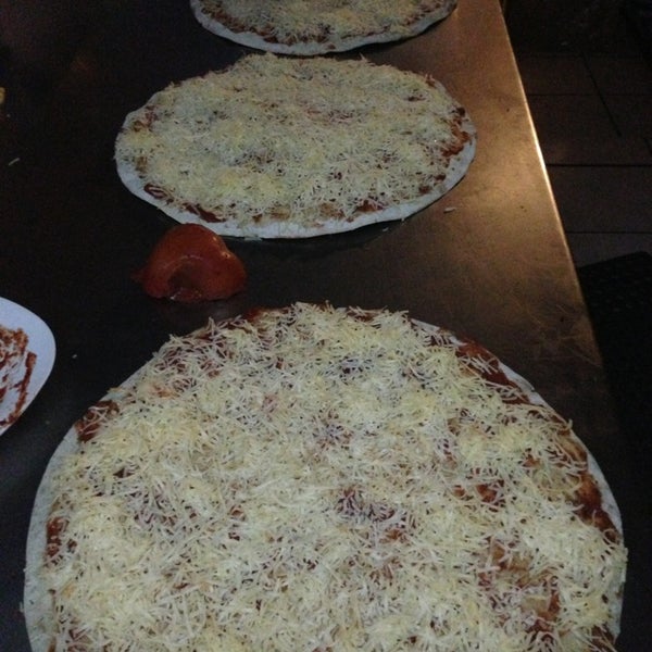 Das Foto wurde bei La Taula - Pizzas a la Leña von La Taula am 1/7/2013 aufgenommen