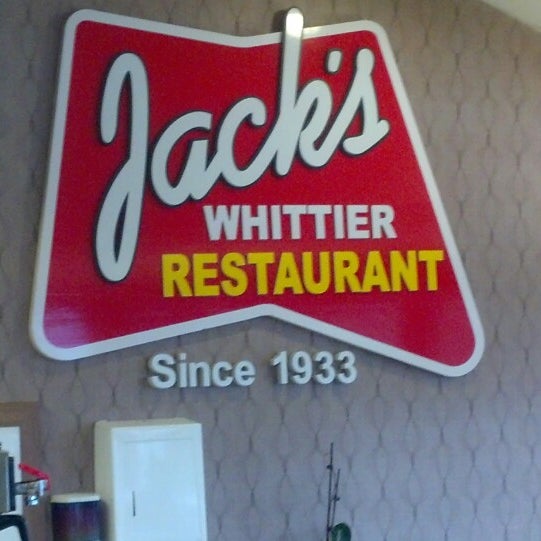 Foto scattata a Jack&#39;s Whittier Restaurant da Eddie E. il 11/22/2013