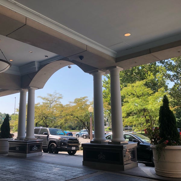 Photo taken at The Royal Sonesta Chase Park Plaza St. Louis by Jamie on 9/18/2019