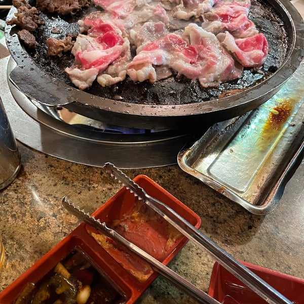 Снимок сделан в Hae Jang Chon Korean BBQ Restaurant пользователем Avery J. 4/19/2022