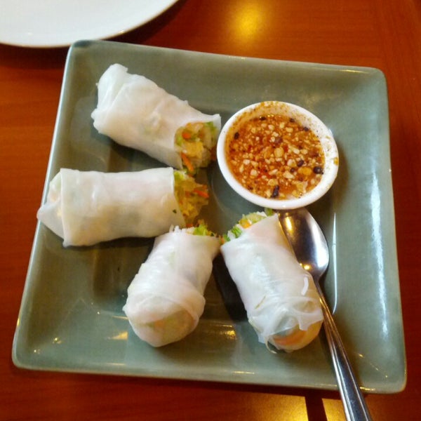 Foto tirada no(a) Maiphai Thai Cuisine por Deena S. em 4/18/2013
