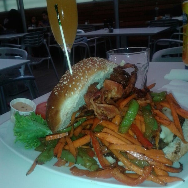 Photo taken at Barney&#39;s Gourmet Hamburgers by Cathy V. on 7/8/2014