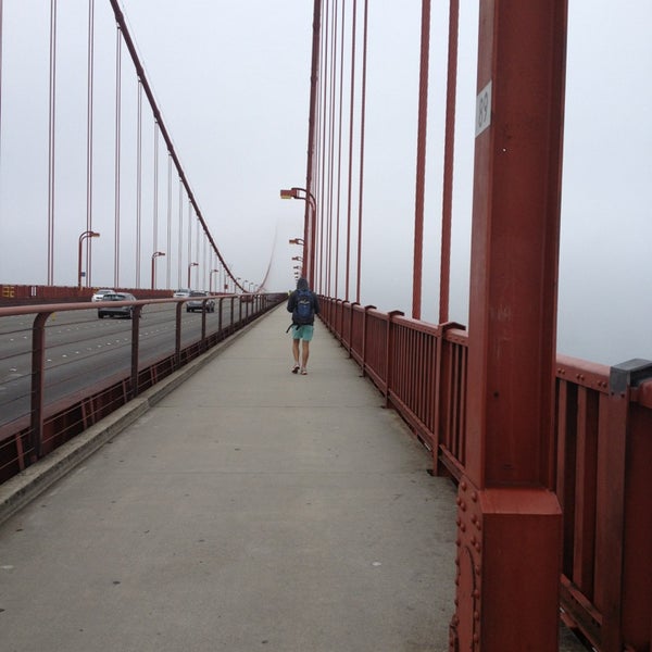 Снимок сделан в *CLOSED* Golden Gate Bridge Walking Tour пользователем Hanna C. 9/20/2013