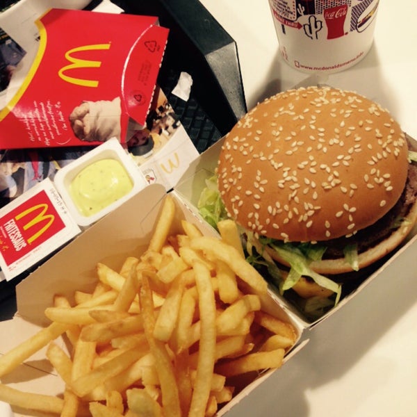 รูปภาพถ่ายที่ McDonald&#39;s โดย Michiel K. เมื่อ 3/20/2015