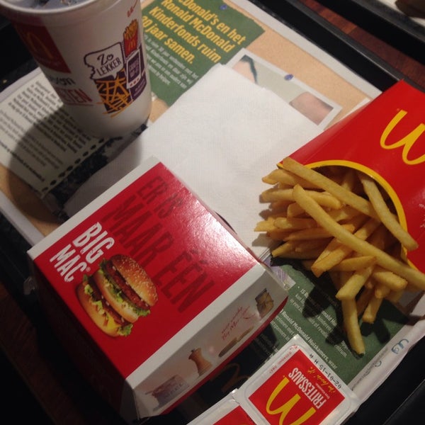 รูปภาพถ่ายที่ McDonald&#39;s โดย Michiel K. เมื่อ 11/7/2014