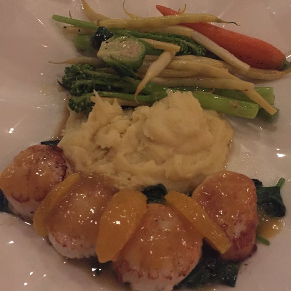 Wonderful food, specially the scallops. The service was great!!!!