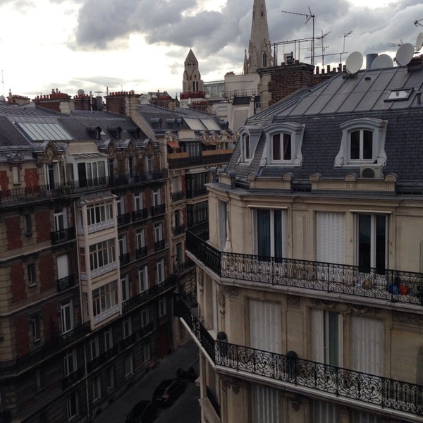 รูปภาพถ่ายที่ Hôtel de la Trémoille โดย Silvana F. เมื่อ 5/23/2014
