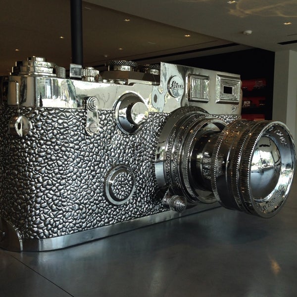 4/18/2014에 Christina M.님이 Leica Store and Gallery Los Angeles에서 찍은 사진