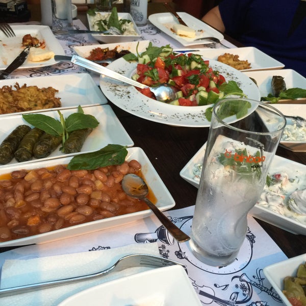 Foto tomada en Bordo &quot;Eski Dostlar&quot; Restaurant  por 🦂Metin🦂 el 7/23/2015