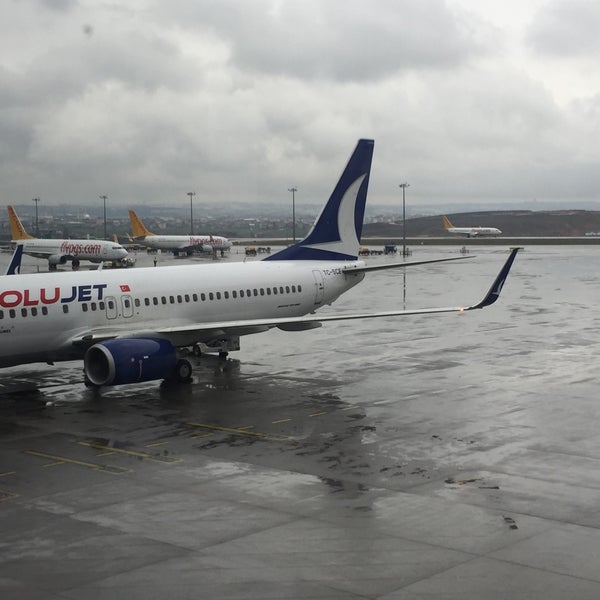 Das Foto wurde bei Flughafen Istanbul-Sabiha Gökçen (SAW) von 🦂Metin🦂 am 3/13/2017 aufgenommen