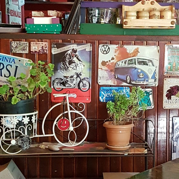 10/30/2018 tarihinde Bagdat G.ziyaretçi tarafından Beyoğlu Cafe'de çekilen fotoğraf