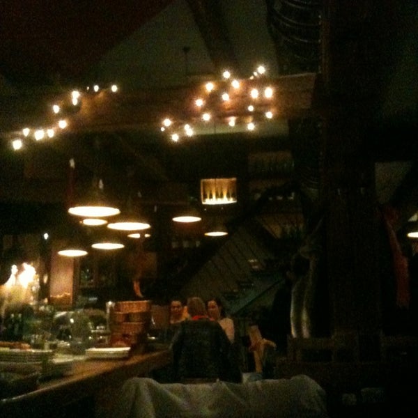 Foto tomada en La Cantina Bar &amp; Restaurant  por Silvia F. el 1/1/2013