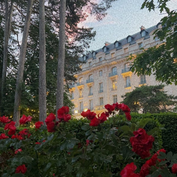 Снимок сделан в Waldorf Astoria Versailles - Trianon Palace пользователем Sara 6/19/2022