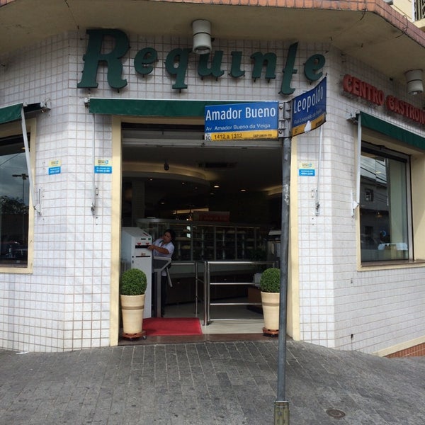 รูปภาพถ่ายที่ Requinte Pizzaria e Restaurante โดย Dani A. เมื่อ 3/27/2014