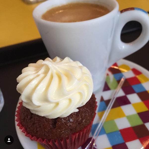 Cupcake imbatível!! O de brigadeiro é sensacional! O atendimento é perfeito! Vale muuuito a pena conhecer (e comer)