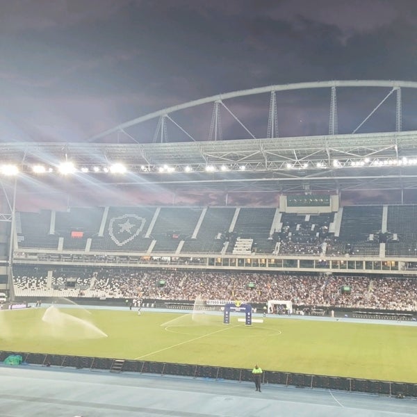 รูปภาพถ่ายที่ Estádio Olímpico Nilton Santos โดย Filipe T. เมื่อ 5/15/2022