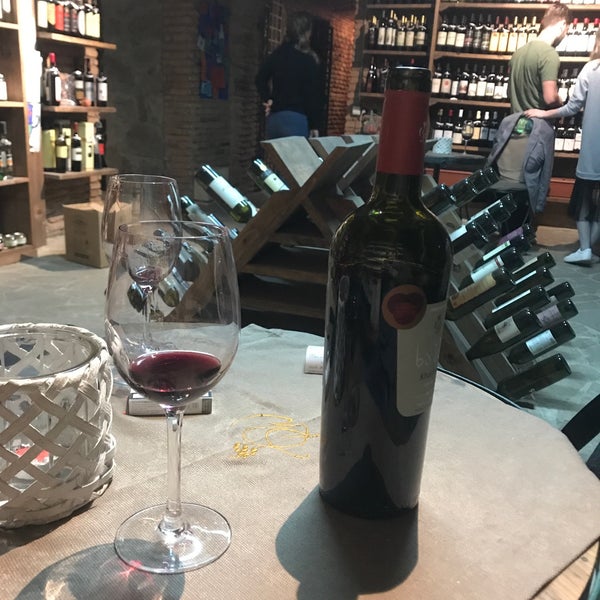 вино тбилиси. вино тбилиси. киндзмараули тбилиси премиум. вино old tbilisi alazani красное. вино супрули старый тбилиси.