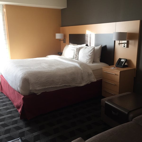 Photo taken at Courtyard by Marriott Toronto Northeast/Markham by Myhong C. on 7/20/2016