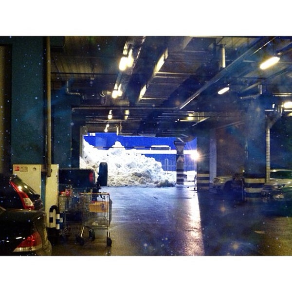 Снимок сделан в Castorama пользователем Kristina G. 2/12/2013