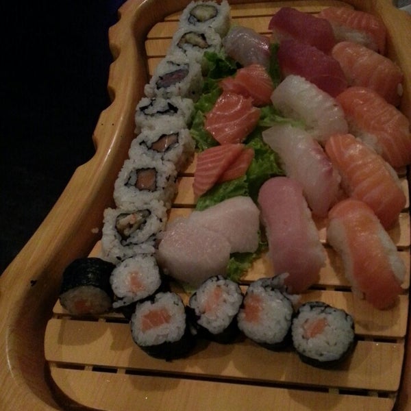 Снимок сделан в Sushi 189 пользователем Helena 5/17/2014