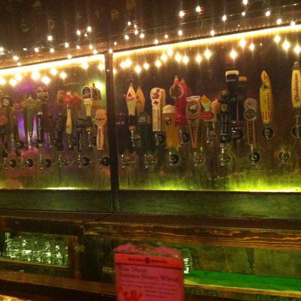 Molly's Irish Pub (Now Closed) Pub in The Strand