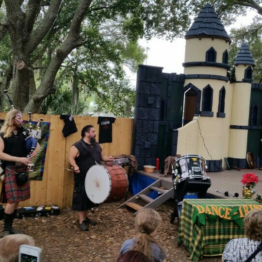 Снимок сделан в Sarasota Medieval Fair пользователем Bobbie D. 11/21/2015
