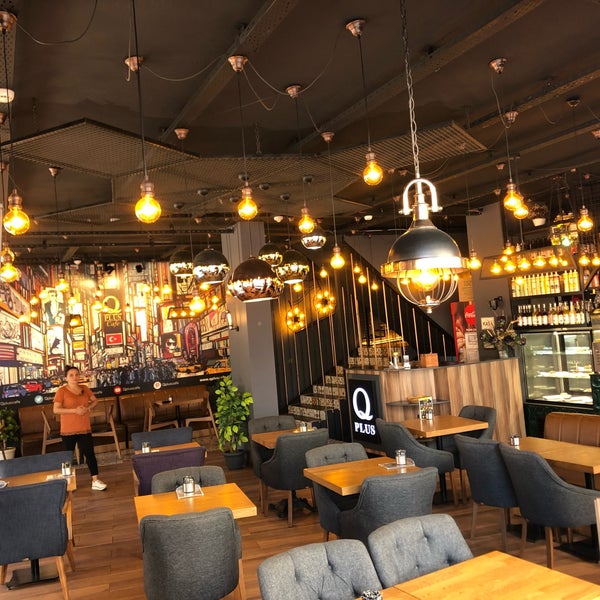 Foto tirada no(a) Qplus Cafe &amp; Restaurant por Fatma K. em 8/29/2019
