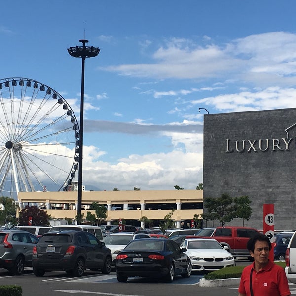 Das Foto wurde bei Angelópolis Lifestyle Center von Angel S. am 6/26/2016 aufgenommen