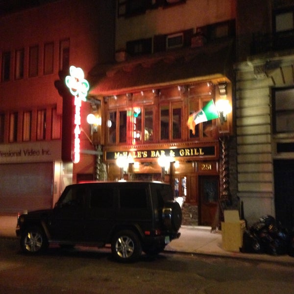 4/17/2013 tarihinde Keith S.ziyaretçi tarafından McHale&#39;s Bar &amp; Grill'de çekilen fotoğraf
