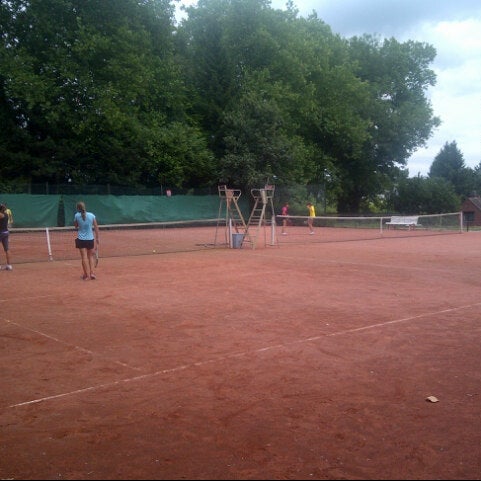 Das Foto wurde bei Justine Henin Tennis Academy von Olivier J. am 8/15/2013 aufgenommen