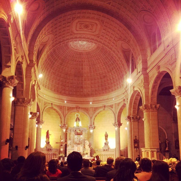 Foto tomada en Iglesia Matriz Virgen Milagrosa  por Alberto C. el 4/21/2013
