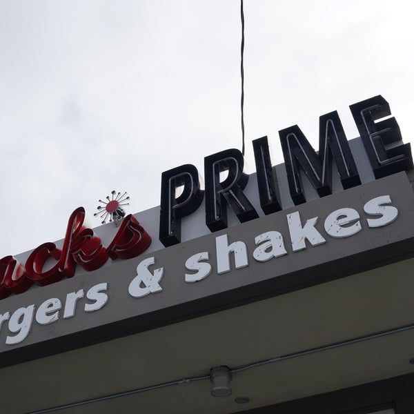 รูปภาพถ่ายที่ Jack&#39;s Prime Burgers &amp; Shakes โดย Masahito Matt A. เมื่อ 2/24/2019