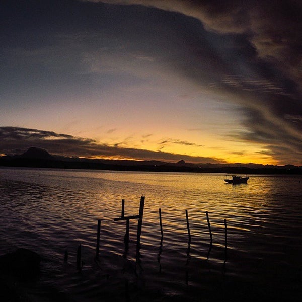 Foto diambil di Ilha das Caieiras oleh Capixaba D. pada 5/26/2015