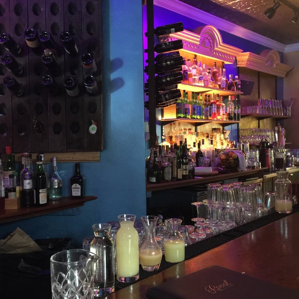 11/10/2017にAKBがRevel Cafe and Barで撮った写真