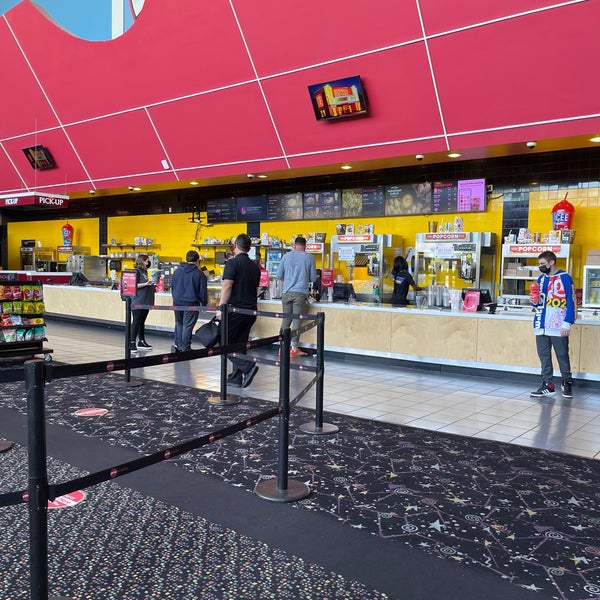 AMC Elmwood Palace 20 Movie Theater in Harahan