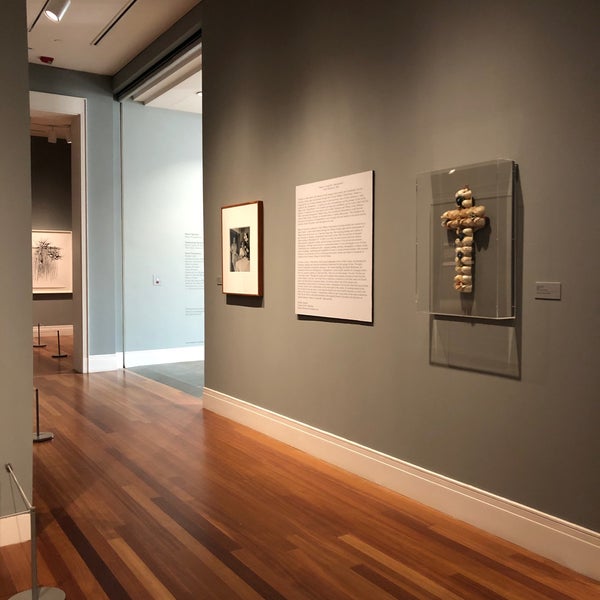 Foto diambil di Ogden Museum of Southern Art oleh AKB pada 11/17/2019
