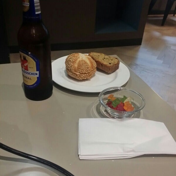 Photo taken at Dnata Skyview Lounge by tomaz v. on 9/15/2015