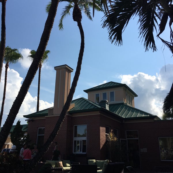 รูปภาพถ่ายที่ Hilton Garden Inn Tampa Ybor Historic District โดย Stephen M. เมื่อ 6/12/2016