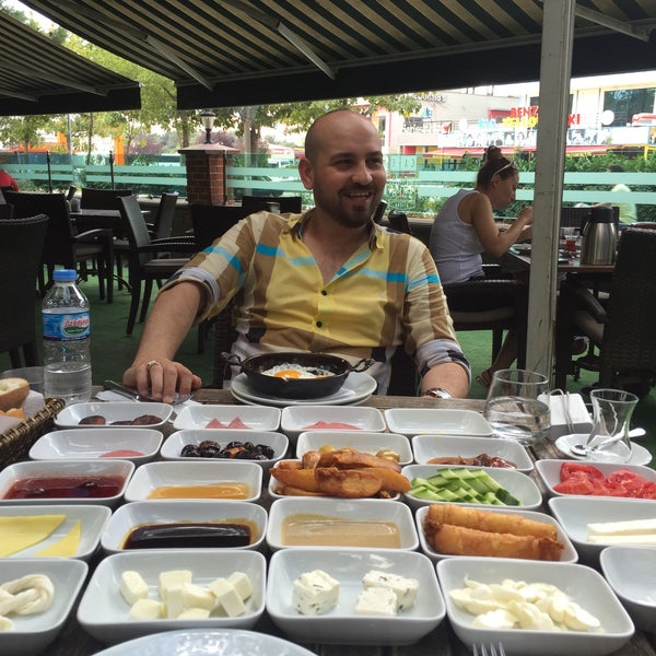 รูปภาพถ่ายที่ Yeşil Vadi Cafe โดย Bilal Ş. เมื่อ 8/7/2016