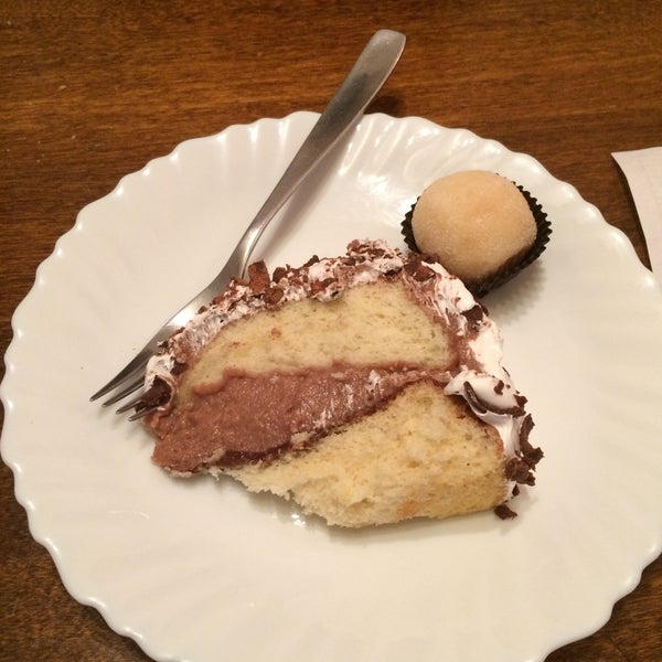 Das Foto wurde bei Brigadeiro Doceria &amp; Café von Ana Paula M. am 5/31/2015 aufgenommen